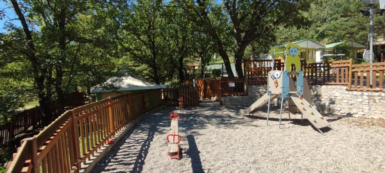 Camping Pres Du Lac De Sainte Croix Bauduen Bagian luar foto